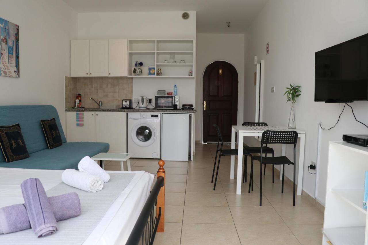 Apartment In Kato Pafos & 10 Min To Venus Beach Esterno foto
